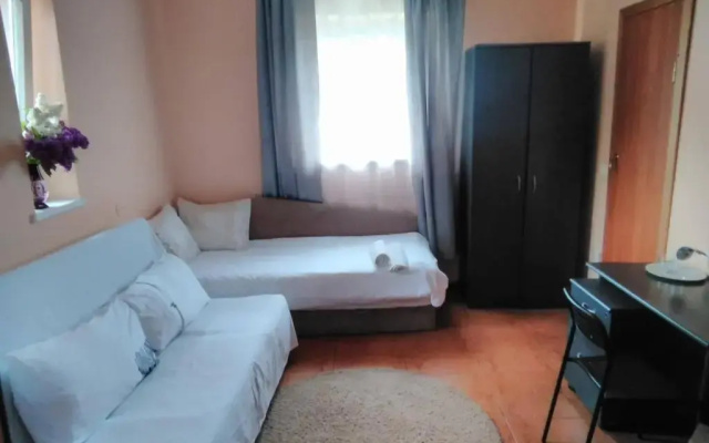 Adorable 1-beedroom place
