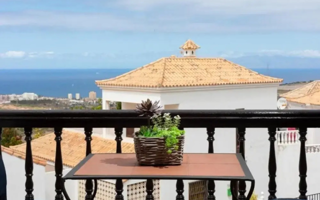Lovely 2-bed House With Terrace and Pool, Chayofa