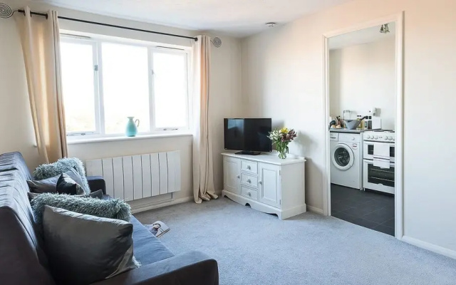 Warm and Peaceful 1BR by the water in Mudchute