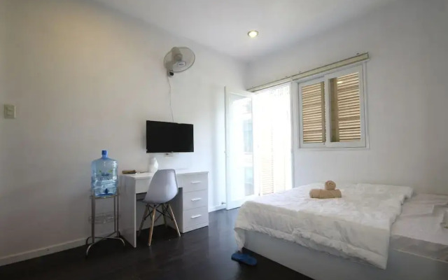 Smiley Apartment 13 - Adults Only