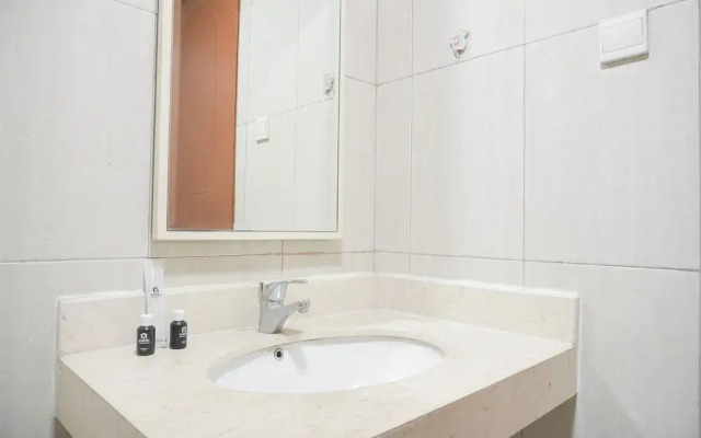 Modern And Homey 2Br At Mt Haryono Square Apartment