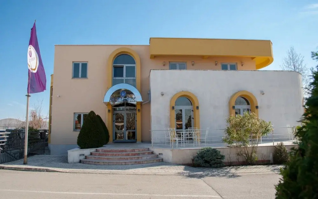 Hotel Hum