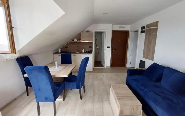 Ctrl Alt Del Apartment S76