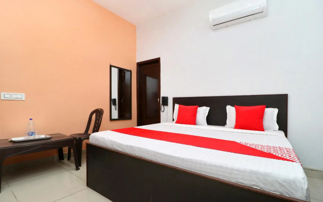 OYO 24142 Hotel Smart King