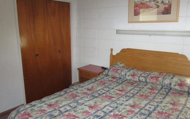 Camelot Court Motel