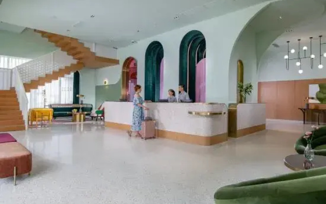 S Hotel