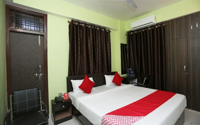 OYO Flagship 22740 Near Anisabad Golambar
