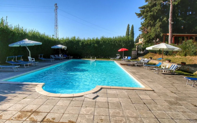 Beautiful Farmhouse with Hot Tub in Umbria