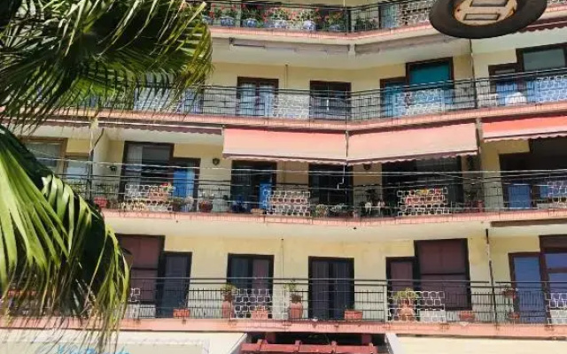 Peaceful apartment 1 minute walk to the beach