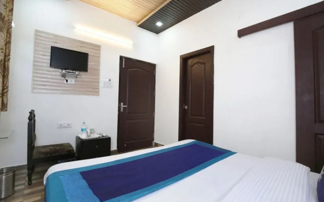 Bharat Lodge by OYO Rooms