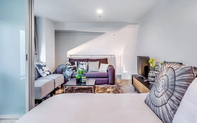 Penthouse with Mezzanine & Harbor Views