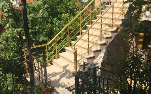 Sara Guesthouse