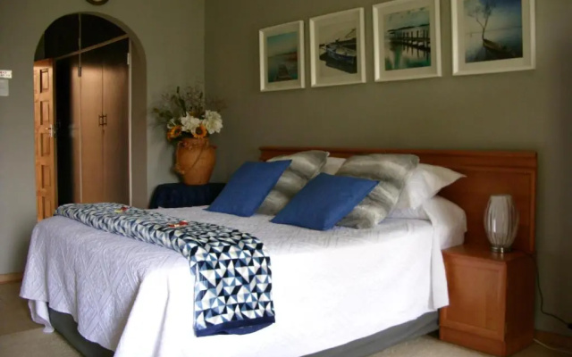 Little Umhlanga. Sunflower suite.