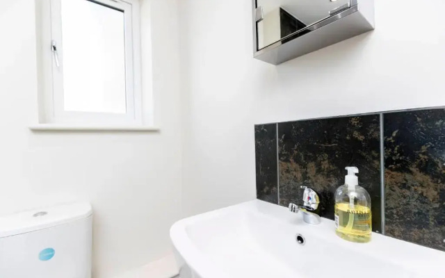 Avery House 1 - One Bedroom with Outdoor Terrace