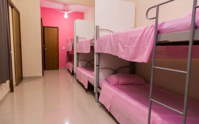 Hostel Apoteose
