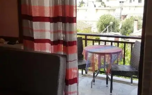 punedes studio ierissos