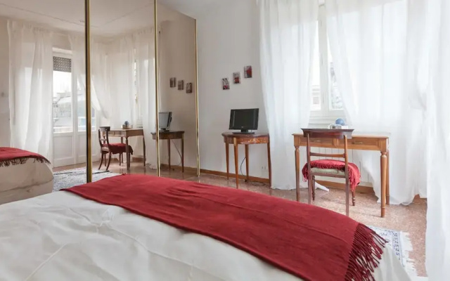 Rental in Rome Pateras Balcony Apartment