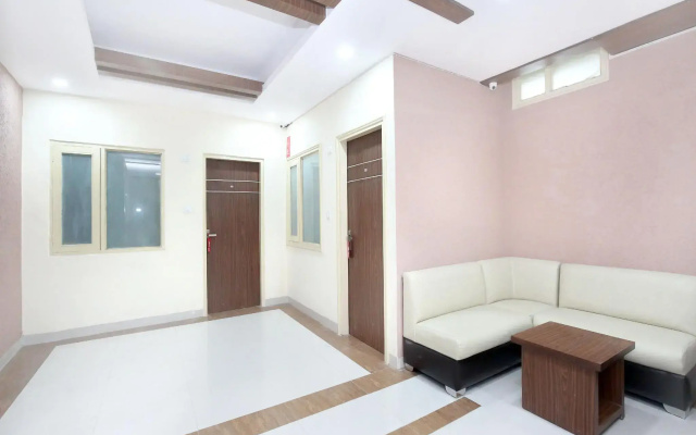OYO 10891 Hotel Starwood