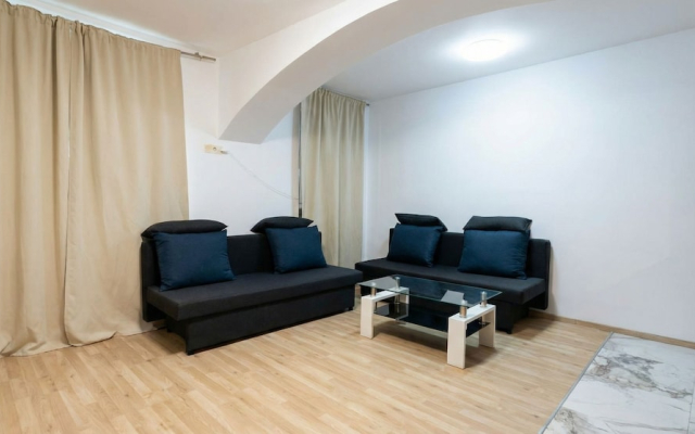 Cozy 1BR Plus LR Near Amusement Park