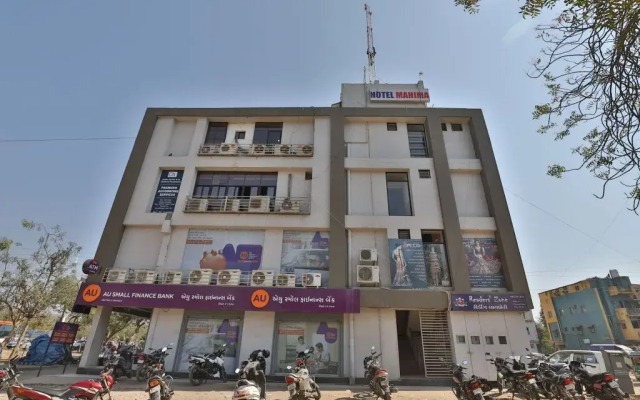 OYO 11649 Hotel Mahima