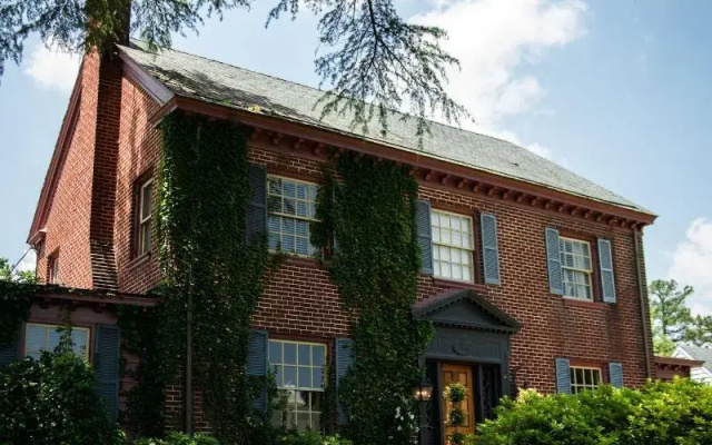 Williamsburg Manor B&B
