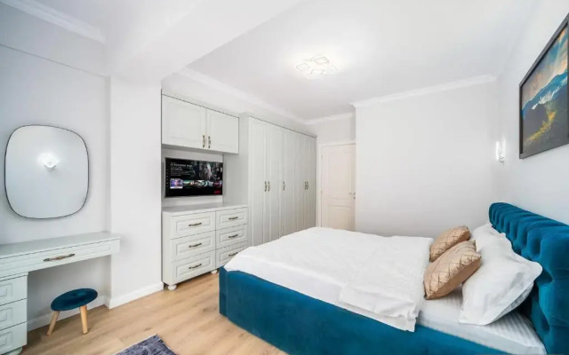 Ellys Apartments