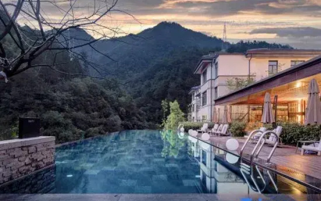 Yunshang Huaxi Holiday Hotel