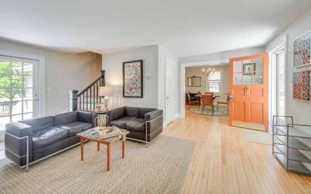 Located in the Heart of Gloucester Courthouse!