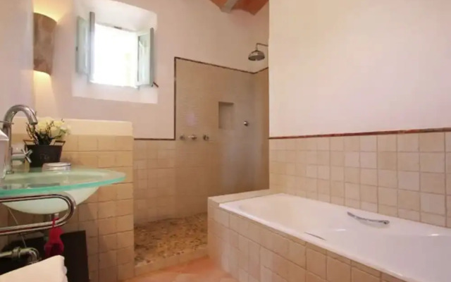 Mansion With Large Swimming Pool for 5 People