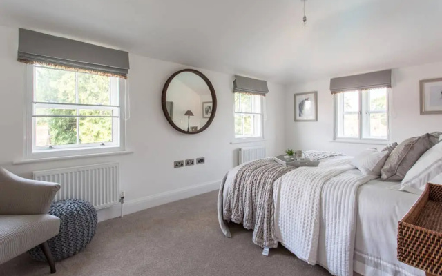 Chic & Luxurious Townhouse - Central Marlow