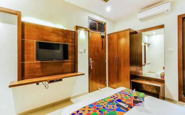 Fabhotel Empire Suite