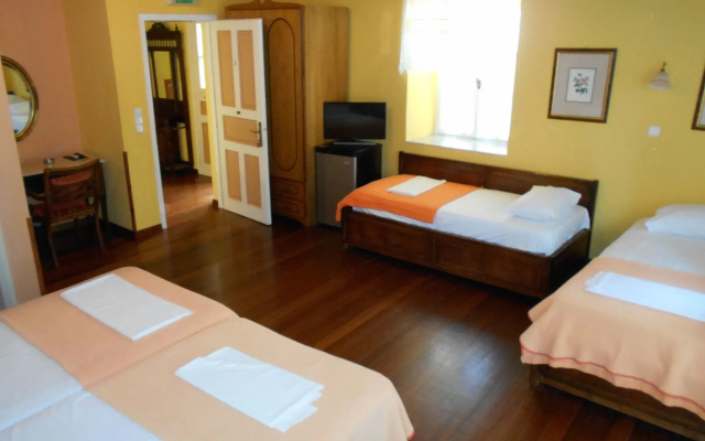 Byron Hotel