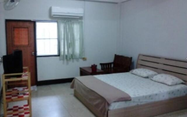 Апартаменты Nanthawan Apartment комната для гостей
