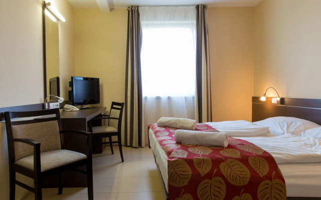 CE Plaza Hotel