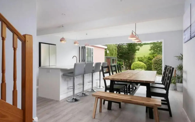Spacious countryside 4 bedroom bungalow