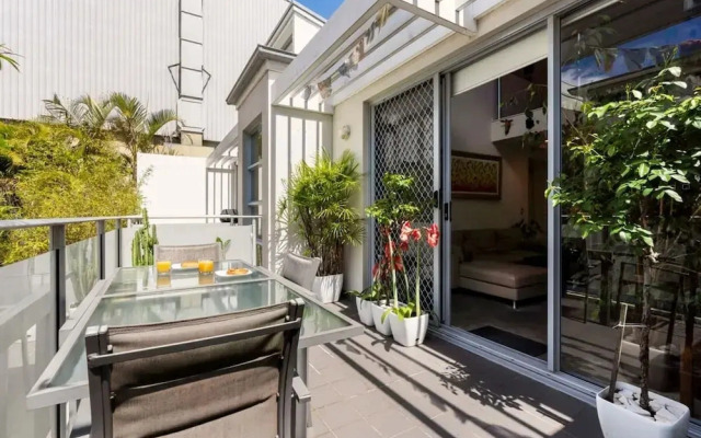 Poolside Apartment Opposite Redfern Park