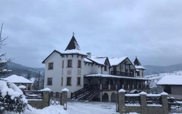 Гостиница Complex Dvir Kniazhoiy Korony Украина, Волосянка - отзывы, цены и фото номеров - забронировать гостиницу Complex Dvir Kniazhoiy Korony онлайн вид на фасад