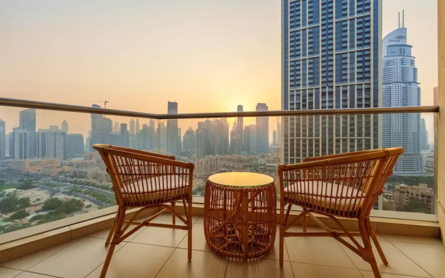 Chic 2BR Downtown Haven w Balcony City Views