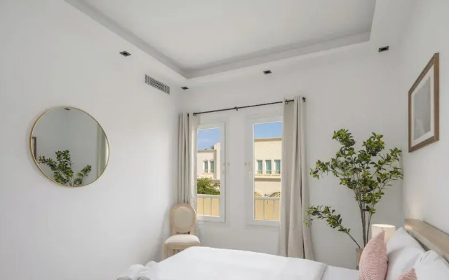 LUX The Serene Springs Villa