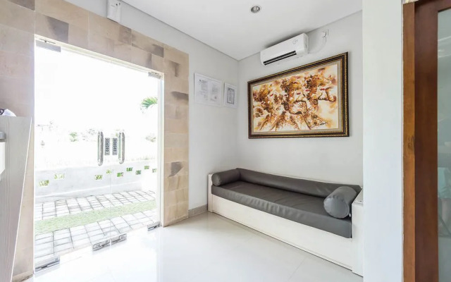 Airy Seminyak Kerobokan Raya Gang Tujuh Bali