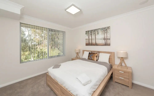 Lakeview Apartment Suite 19