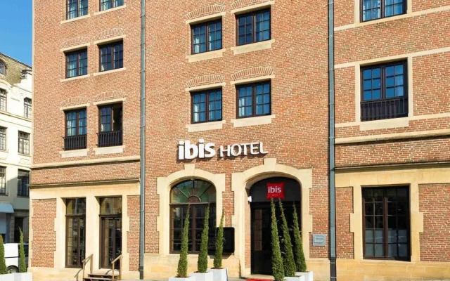 Отель ibis Brussels off Grand Place вид на фасад