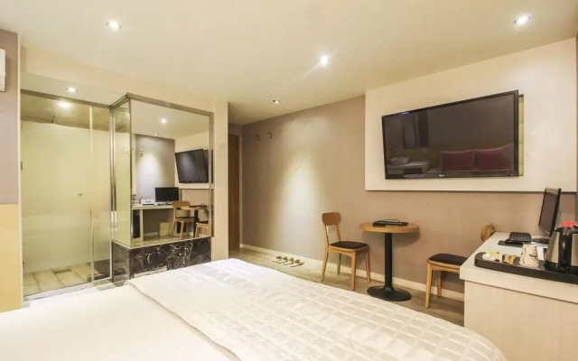 Cube Hotel