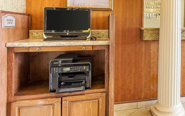 Econo Lodge Inn & Suites Griffin North