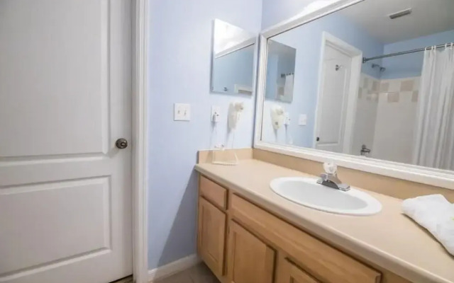 Bright Runaway Beach Condo