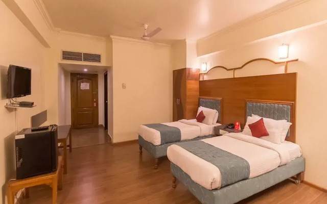 OYO 8450 Hotel Grand Starline