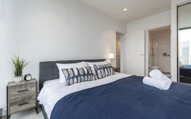 Trendy Melbourne 2 Bedroom Apartment by BnB Pro