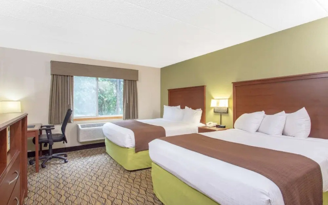 AmericInn Hotel & Suites Sheboygan