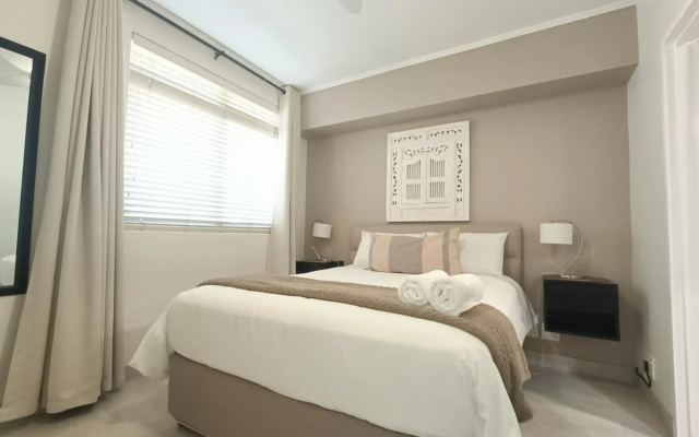 Island Club Hotel & Apartments