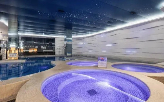 Blue Coast International Hotel (Guangzhou Baiyun Railway Station · Sanyuanli Metro Station)